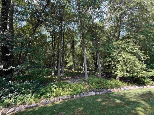 1825 N Miller Road, Saginaw, MI 48609