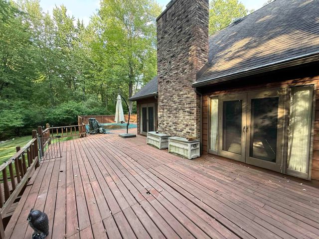 1825 N Miller Road, Saginaw, MI 48609