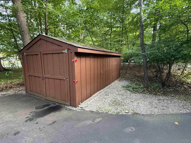 1825 N Miller Road, Saginaw, MI 48609