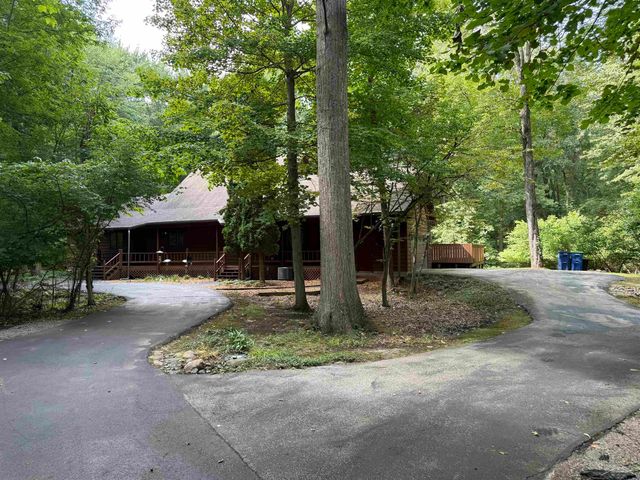 1825 N Miller Road, Saginaw, MI 48609