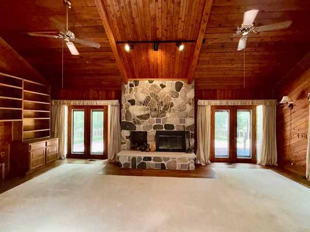 1825 N Miller Road, Saginaw, MI 48609