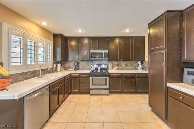 404 Pemberry Circle, Las Vegas, NV 89123