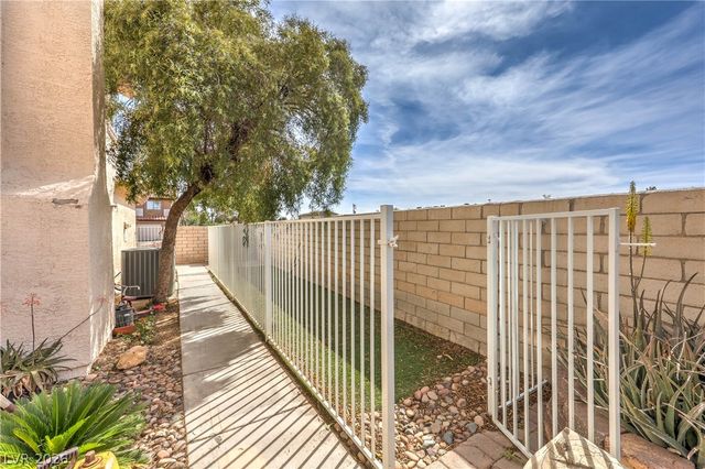 404 Pemberry Circle, Las Vegas, NV 89123