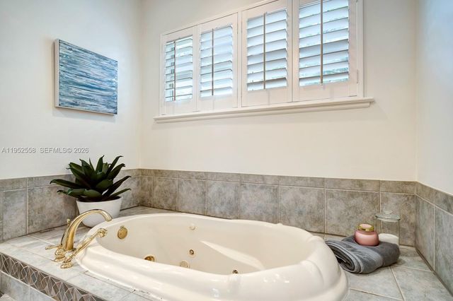 5240 Rosewood Ln, Vero Beach, FL 32966