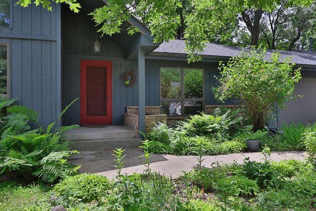 500 Robert Court, Mahtomedi, MN 55115