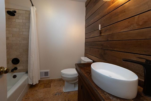 500 Robert Court, Mahtomedi, MN 55115