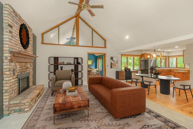 500 Robert Court, Mahtomedi, MN 55115