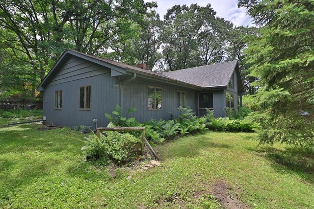 500 Robert Court, Mahtomedi, MN 55115