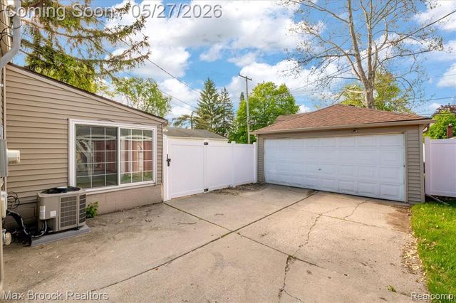 1311 Harvard Road, Berkley, MI 48072