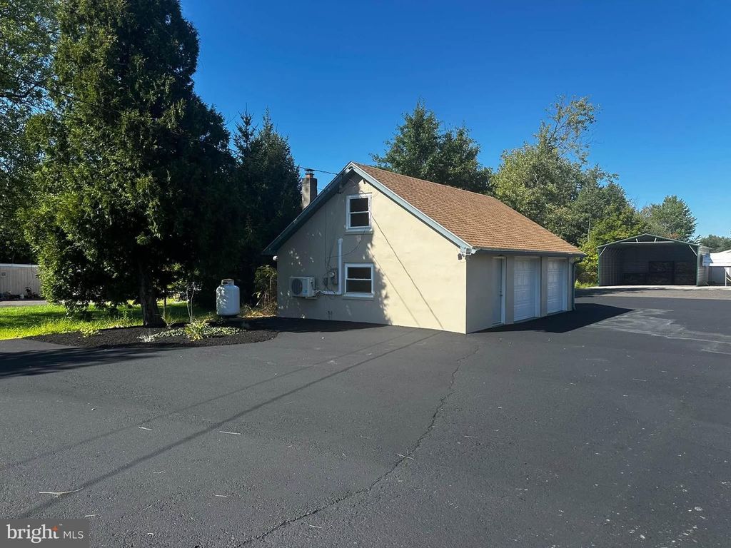 1167 N DUBLIN PIKE, Perkasie, PA 18944 — exterior