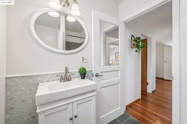 1005 Miller Ave, Berkeley, CA 94708