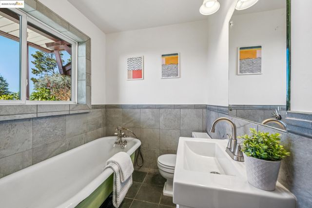 1005 Miller Ave, Berkeley, CA 94708