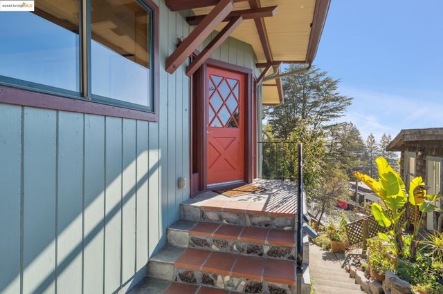 1005 Miller Ave, Berkeley, CA 94708