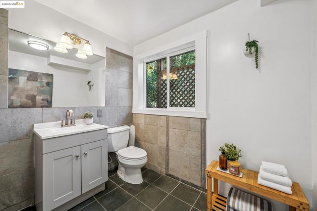 1005 Miller Ave, Berkeley, CA 94708