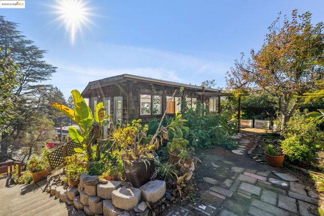 1005 Miller Ave, Berkeley, CA 94708
