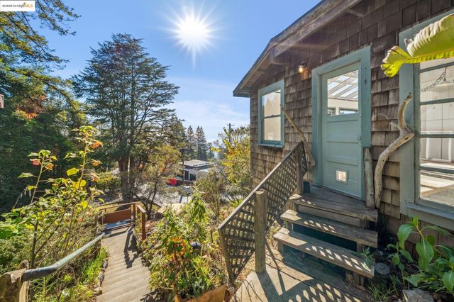 1005 Miller Ave, Berkeley, CA 94708