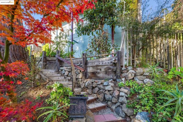 1005 Miller Ave, Berkeley, CA 94708