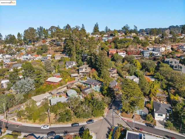 1005 Miller Ave, Berkeley, CA 94708