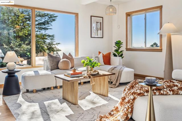 1005 Miller Ave, Berkeley, CA 94708