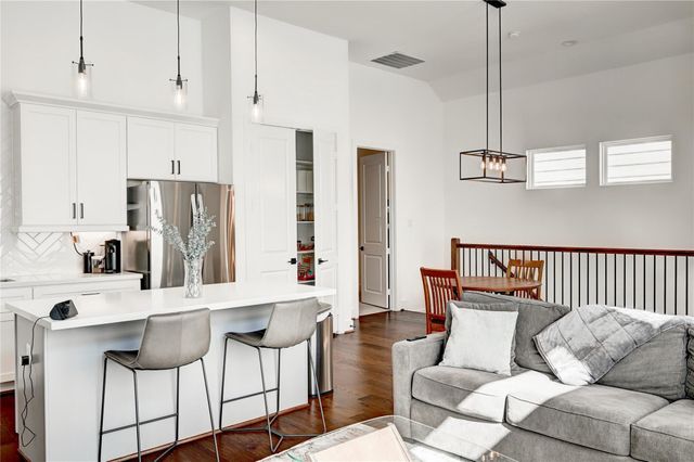 107 W Whitney Street E, Houston, TX 77018