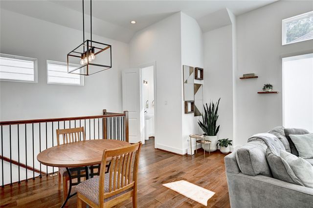 107 W Whitney Street E, Houston, TX 77018