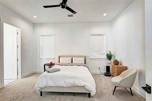 107 W Whitney Street E, Houston, TX 77018