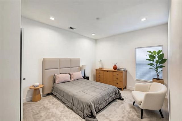 107 W Whitney Street E, Houston, TX 77018