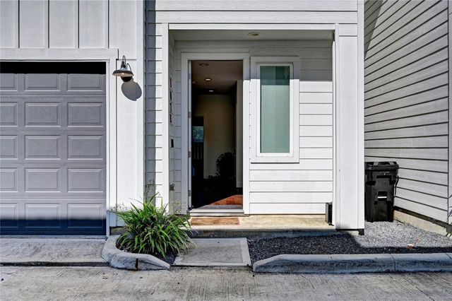 107 W Whitney Street E, Houston, TX 77018