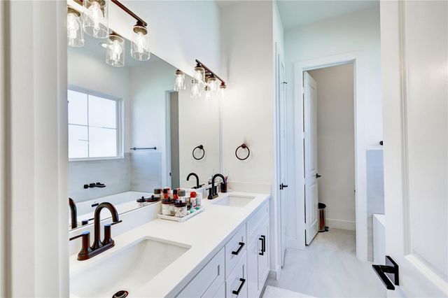 107 W Whitney Street E, Houston, TX 77018