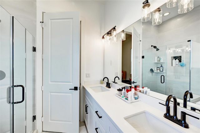 107 W Whitney Street E, Houston, TX 77018