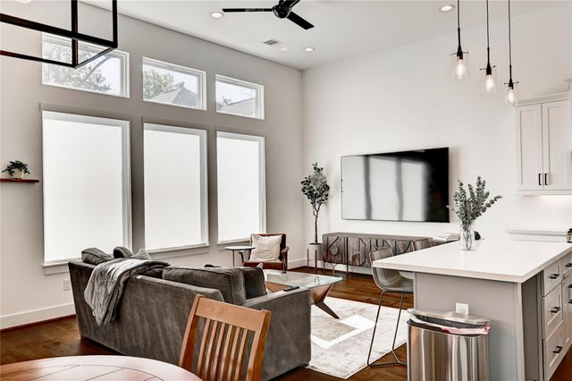 107 W Whitney Street E, Houston, TX 77018