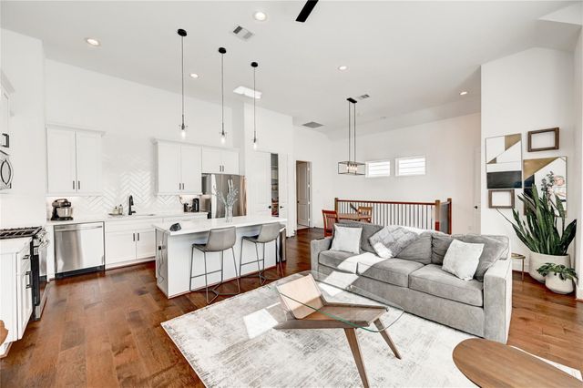 107 W Whitney Street E, Houston, TX 77018