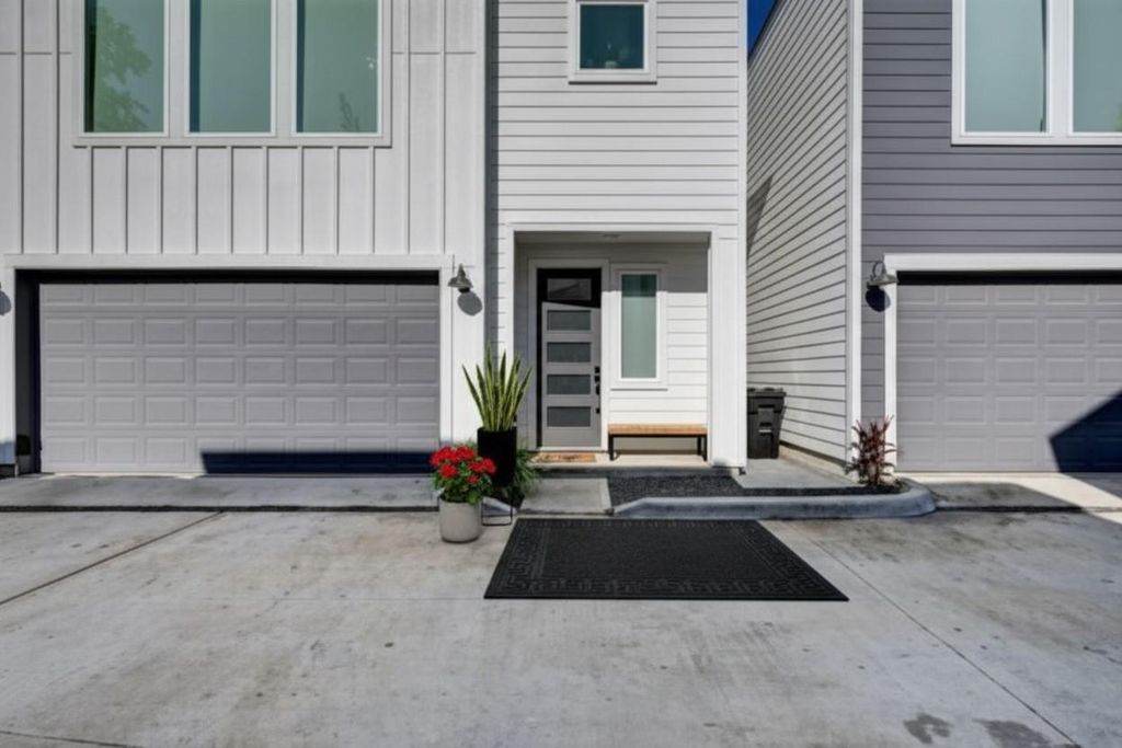 107 W Whitney Street E, Houston, TX 77018