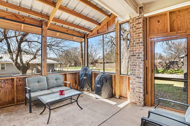 621 N Avenue B, Springtown, TX 76082