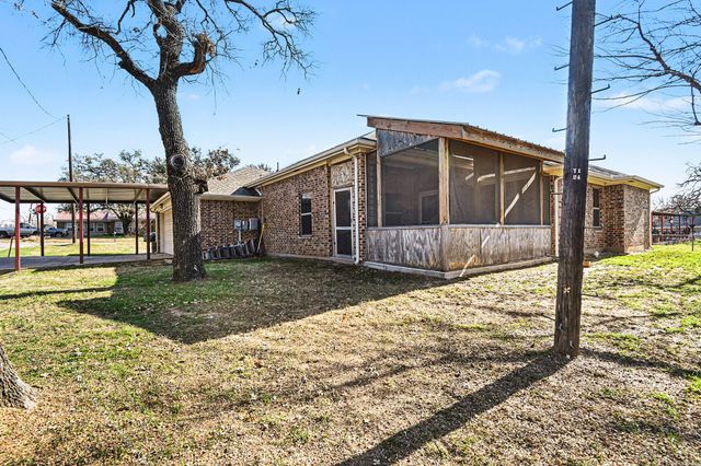 621 N Avenue B, Springtown, TX 76082