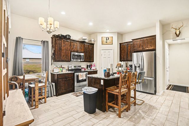 621 N Avenue B, Springtown, TX 76082