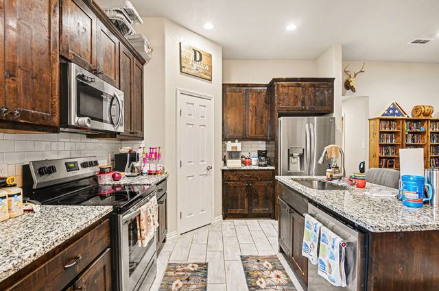 621 N Avenue B, Springtown, TX 76082