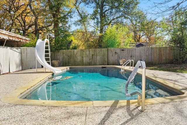 1425 Columbia Avenue, Corsicana, TX 75110