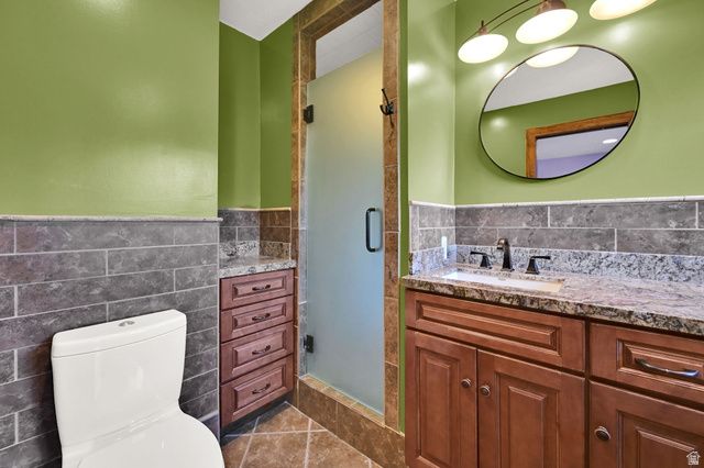 2532 E CLIFF SWALLOW DR, Sandy, UT 84093
