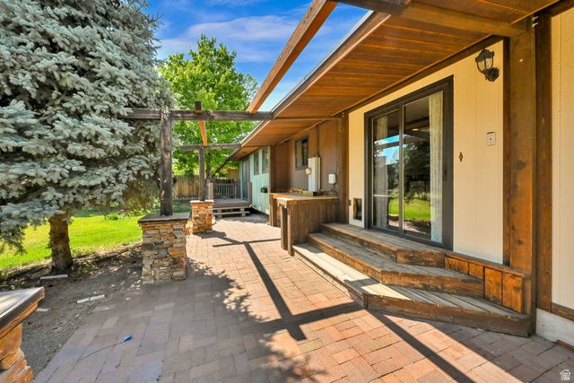 2532 E CLIFF SWALLOW DR, Sandy, UT 84093