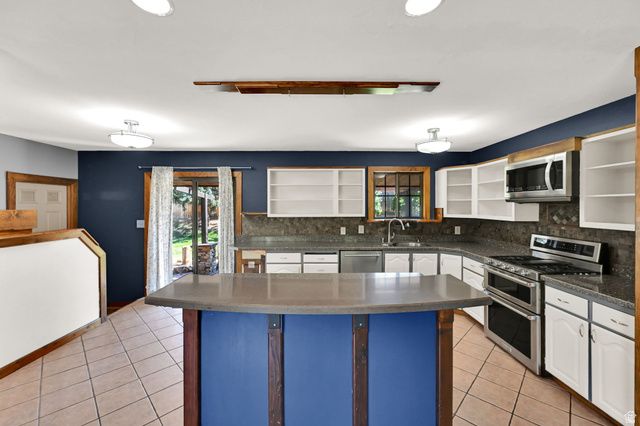 2532 E CLIFF SWALLOW DR, Sandy, UT 84093