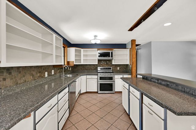 2532 E CLIFF SWALLOW DR, Sandy, UT 84093