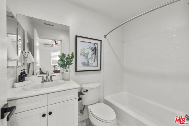 22157 Barrington Way, Saugus, CA 91350