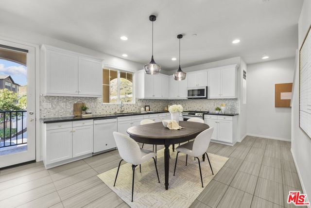 22157 Barrington Way, Saugus, CA 91350