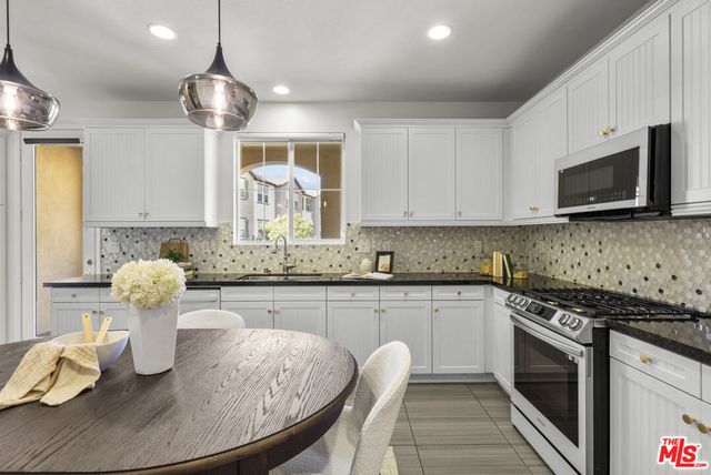 22157 Barrington Way, Saugus, CA 91350