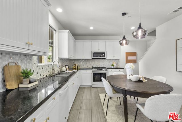 22157 Barrington Way, Saugus, CA 91350