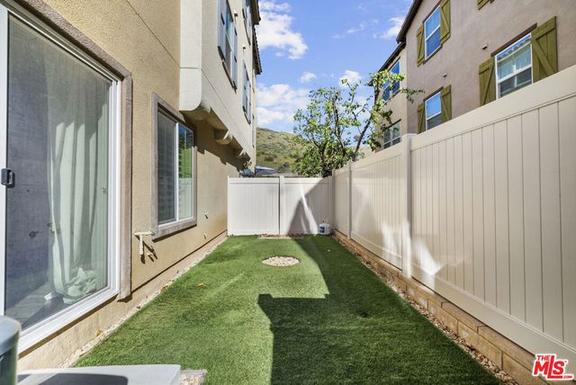 22157 Barrington Way, Saugus, CA 91350
