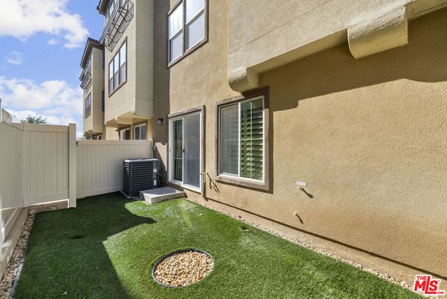 22157 Barrington Way, Saugus, CA 91350