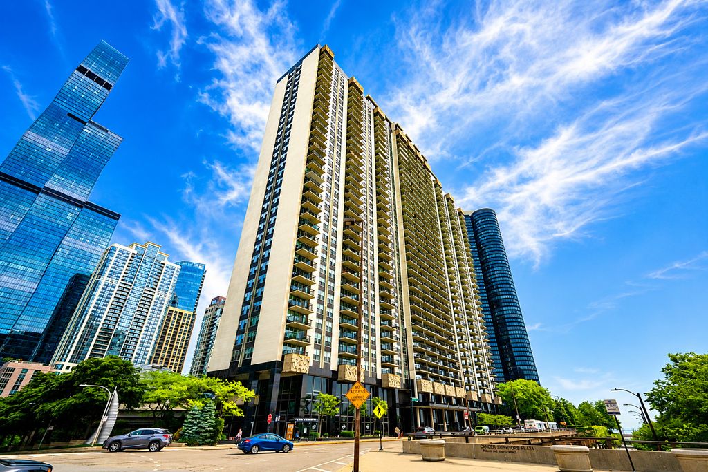400 E Randolph Street 1304, Chicago, IL 60601