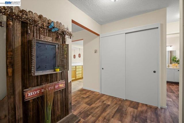 3441 Tice Creek Dr. 4, Walnut Creek, CA 94595